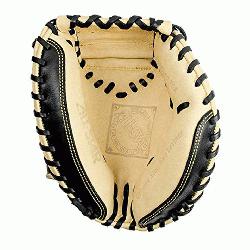 yle=font-size: large;>The All-Star CM150TM catchers training mitt is a glove 
