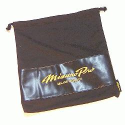 >Protect and store your Mizuno glove in this Pro Limited Glove Cloth Bag with